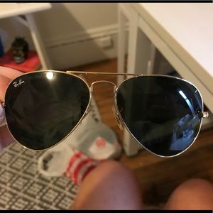 Classic aviator ray bans!